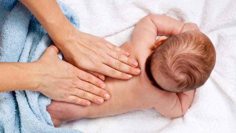 Bagaimana cara menggunakan supositoria pada bayi? Penggunaan supositoria dan minyak zaitun untuk sembelit