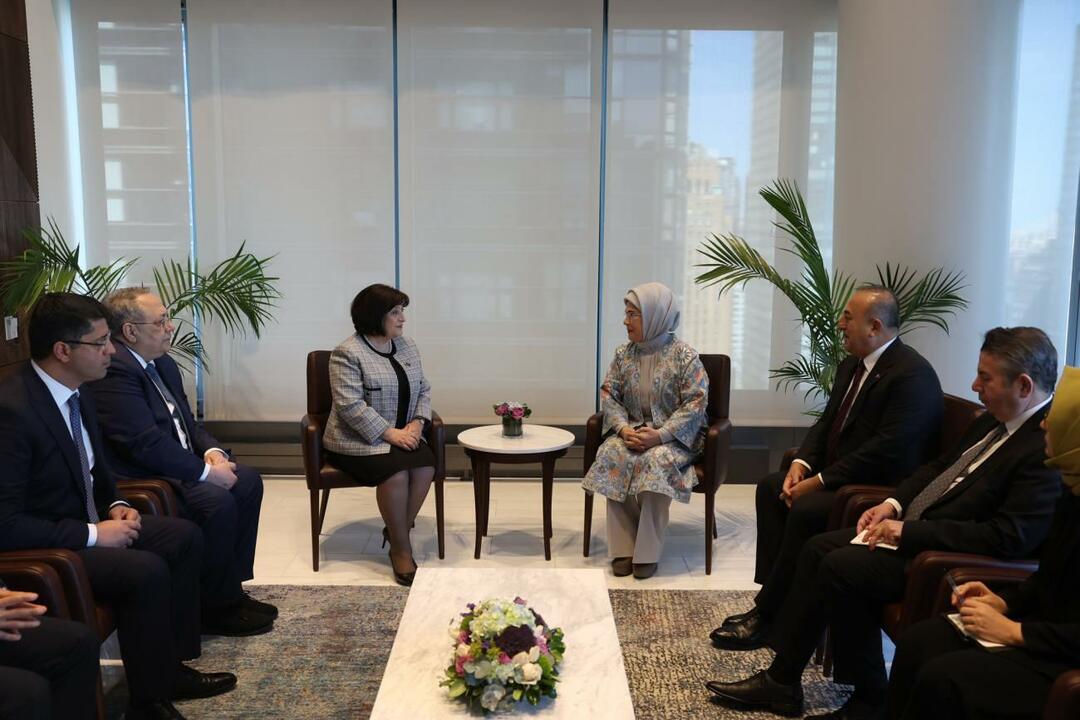 Emine Erdoğan bertemu dengan Ketua Parlemen Azerbaijan Nyonya Gafarova di New York