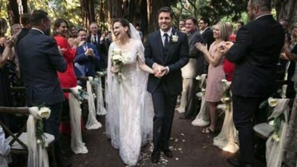 Bintang Hollywood, Hilary Swank, telah menikah!