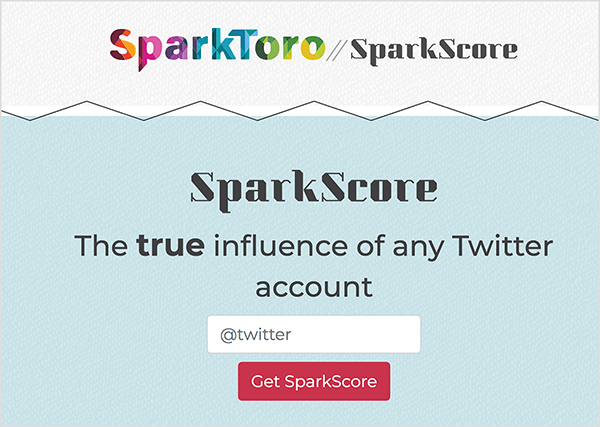Ini adalah tangkapan layar dari halaman web SparkScore. Di bagian atas adalah logo SparkToro, yang merupakan nama dengan font ekstra tebal dengan area geometris warna pelangi. Setelah dua garis miring ke depan adalah nama alat, SparkScore. Slogannya adalah "Pengaruh sebenarnya dari setiap akun Twitter". Di bawah tagline adalah kotak teks putih yang meminta pengguna untuk memasukkan nama pengguna Twitter mereka dan tombol merah berlabel Get SparkScore.