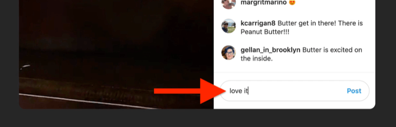 Contoh xscreenshot dari live instagram dengan kotak komentar yang disorot dan diisi oleh penonton yang berkata 'love it'
