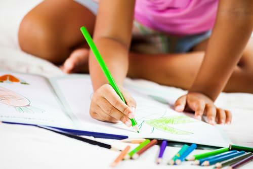 Kepemilikan pena! Bagaimana cara menempelkan pensil ke anak-anak?