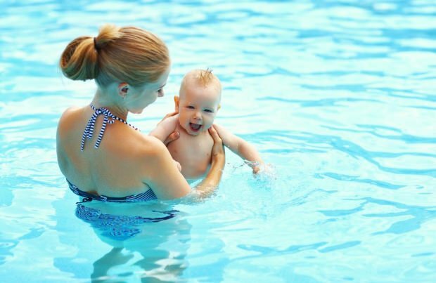 Kapan bayi bisa masuk kolam?