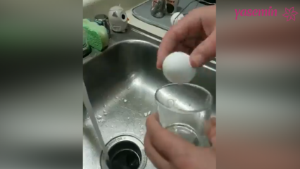 Dia merebus telur rebus dengan teknik seperti itu.