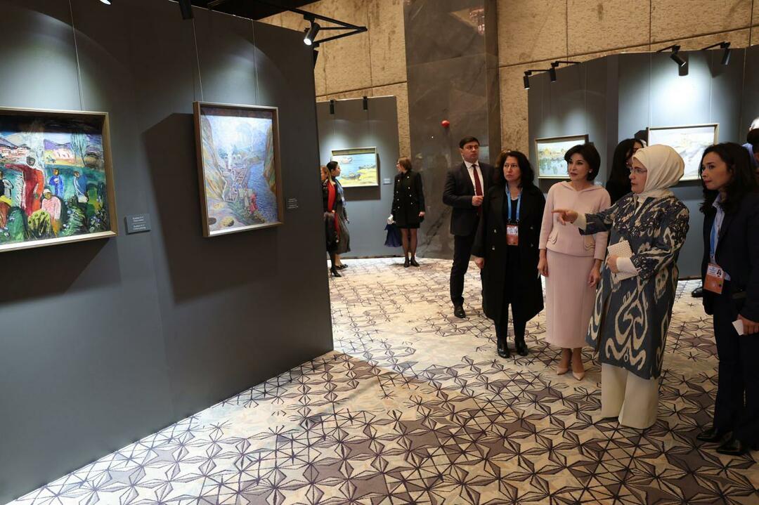 Emine Erdoğan mengunjungi Pameran Warna Uzbekistan di Samarkand