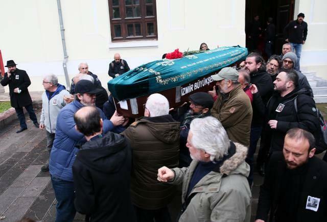 Jenazah Levent Güner dimakamkan di pemakaman tua Bornova