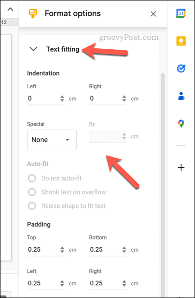Mengubah opsi penyesuaian teks untuk tabel Google Slides
