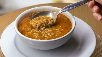 Bagaimana cara membuat sup lentil hijau berbumbu ala restoran?