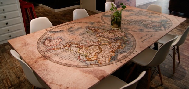 Tren peta dunia dalam dekorasi