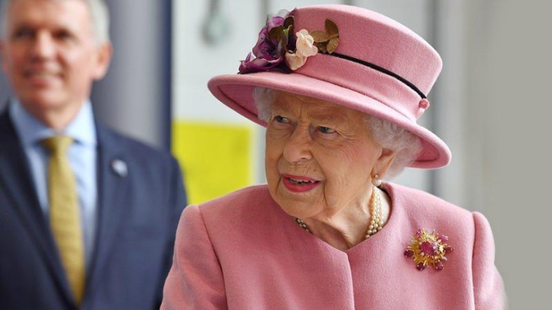 Ratu II. Elizabeth keluar tanpa topeng! Di akhir 7 bulan ...