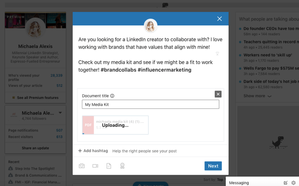 Posting berbagi dokumen LinkedIn, unggah dokumen ke posting organik langkah 2, tambahkan judul dokumen, teks, dan hashtag