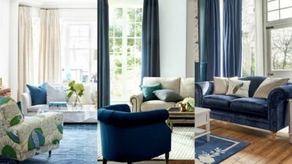 Bagaimana cara membuat dekorasi sofa biru tua dan biru?