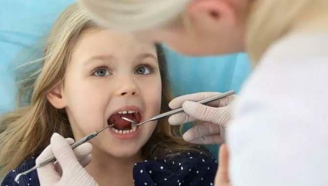 Cara mengatasi rasa takut ke dokter gigi pada anak