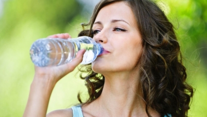7 situasi di mana Anda seharusnya tidak minum air