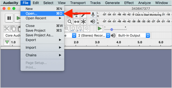 Pilih File> Buka dan arahkan ke file video Anda di Audacity.