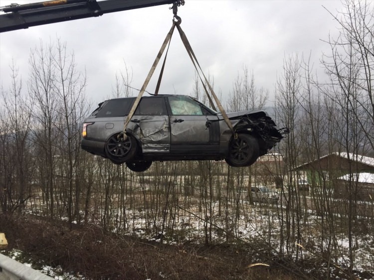 Penyanyi terkenal Sila mengalami kecelakaan mobil!