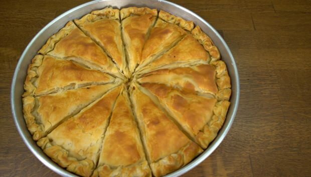 Bagaimana cara membuat kue Albania asli?