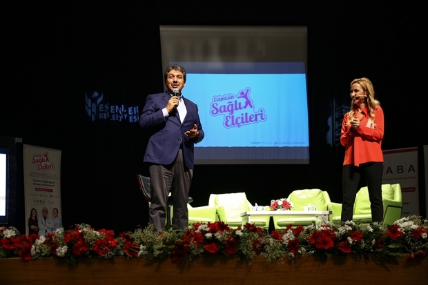 'Mustafa Sandal' berpartisipasi dalam acara wanita dari Esenler