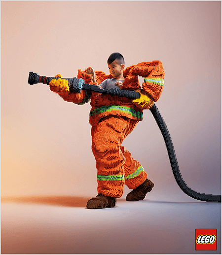 Ini adalah foto dari iklan LEGO yang menunjukkan seorang anak laki-laki Asia di dalam seragam pemadam kebakaran yang terbuat dari LEGO. Seragamnya berwarna oranye dengan garis hijau neon di sekitar ujung mantel dan celana. Petugas pemadam kebakaran berdiri dengan satu kaki ke belakang dan memegang pemadam kebakaran, juga terbuat dari lego. Kepala anak laki-laki itu muncul dari atas seragam, yang jauh lebih besar darinya dan berhenti di sekitar bahu. Foto diambil dengan latar belakang polos netral. Logo LEGO muncul dalam kotak merah di kanan bawah. Talia Wolf mengatakan LEGO adalah contoh bagus dari sebuah merek yang menggunakan emosi dalam periklanan.