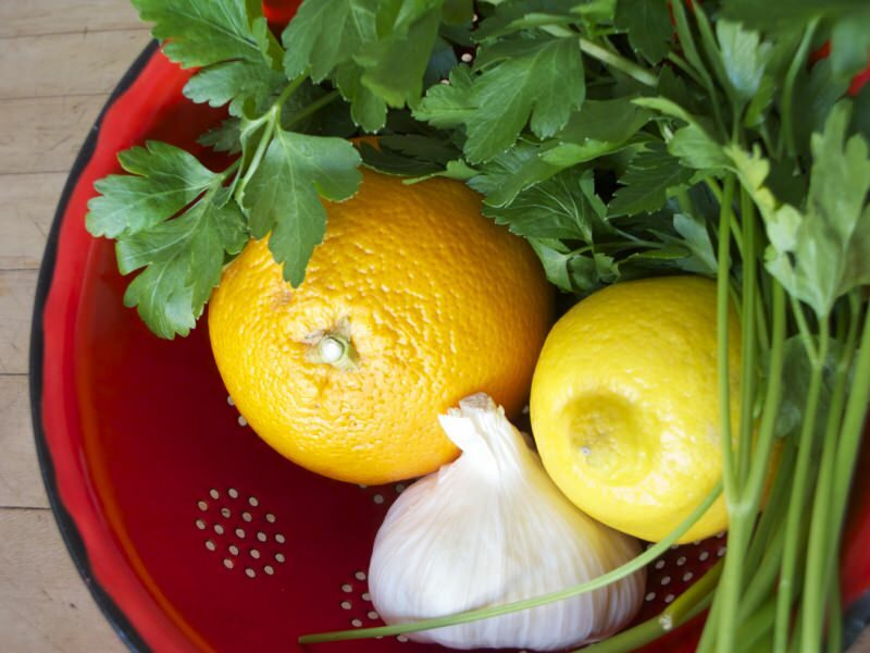 Apakah obat peterseli bawang putih melemah? Quickie melemahkan penyembuhan bawang putih lemon peterseli!