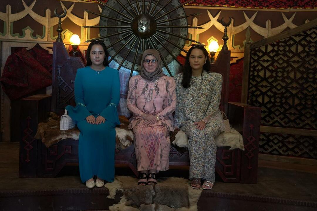 Ratu Malaysia mengunjungi lokasi syuting serial TV Pendirian Osman - Berita 7 BUDAYA