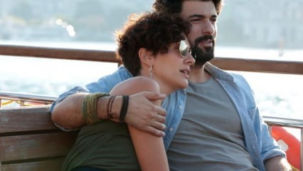 Kesenangan feri Engin Akyürek dan Bergüzar Korel