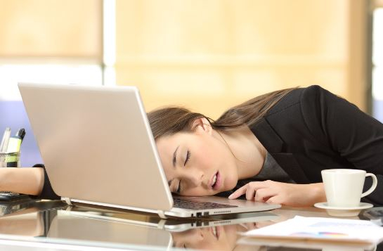 serangan tidur mendadak di lingkungan kerja dapat menyebabkan penyakit tidur berlebihan
