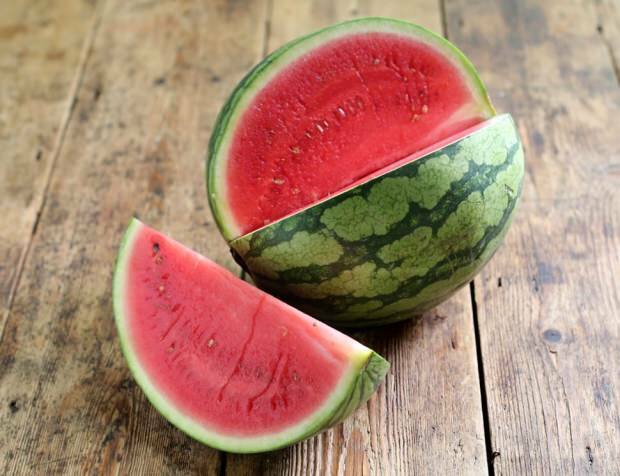 Apa manfaat dari semangka? Bisakah biji semangka dimakan? Apa yang dilakukan jus semangka?