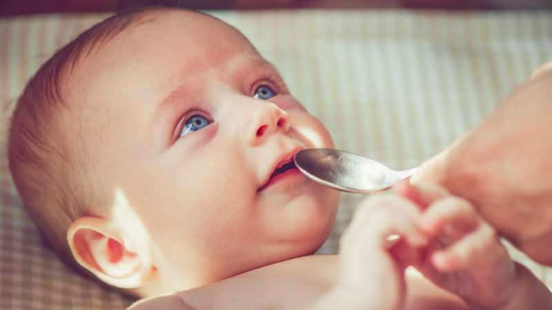Sebaiknya bayi diberi air untuk bayi yang diberi susu formula