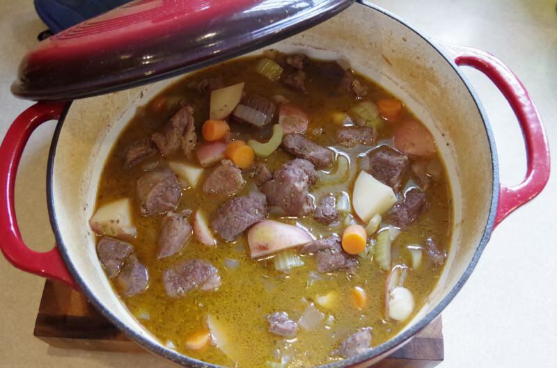 Bagaimana cara membuat rebusan dalam casserole? Resep sup daging dimasak dengan konsistensi penuh