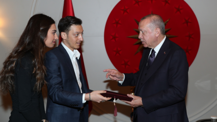 Lokasi pernikahan Mesut Özil dan Amine Gülşe telah ditentukan