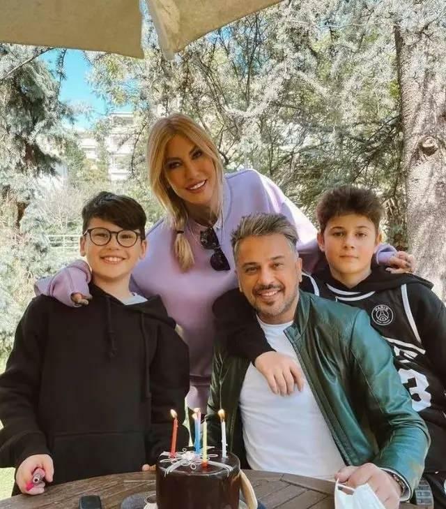 Emre Altuğ Çağla Şıkel dan anak-anaknya