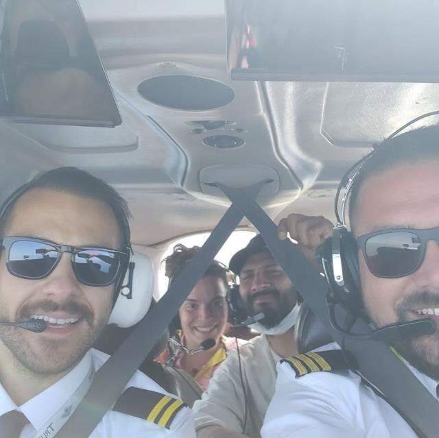 Pilot Ümit Erdim menerbangkan nama-nama terkenal pada pelayaran pertamanya! Oğuzhan Koç dan Demet Özdemir ...