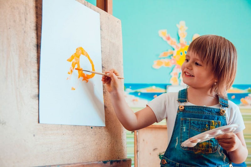 Bagaimana cara mengajar anak-anak melukis? Kegiatan cat air di rumah! Pembuatan cat air alami