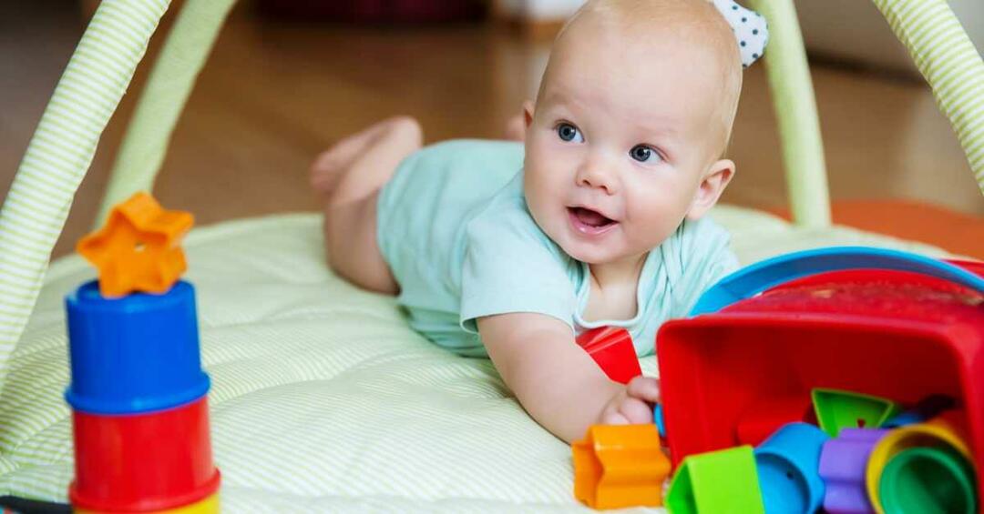Anda bisa bersenang-senang sambil menghabiskan waktu bersama bayi Anda! Berikut adalah cara untuk bersenang-senang dengan bayi