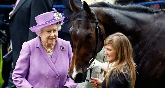 Ratu Elizabeth dan kudanya 