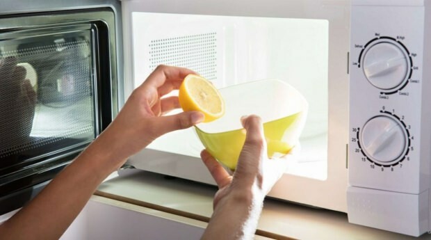 Bagaimana microwave dibersihkan?