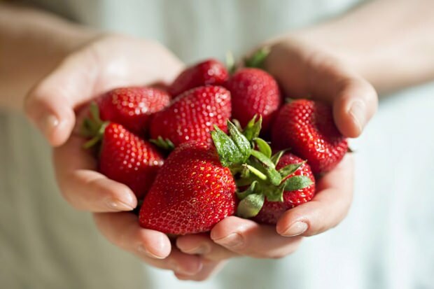 manfaat buah strawberry untuk kulit