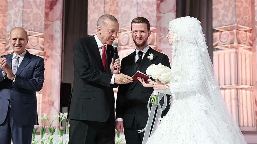 Presiden Erdoğan menyaksikan pernikahan keponakannya Osama Erdoğan
