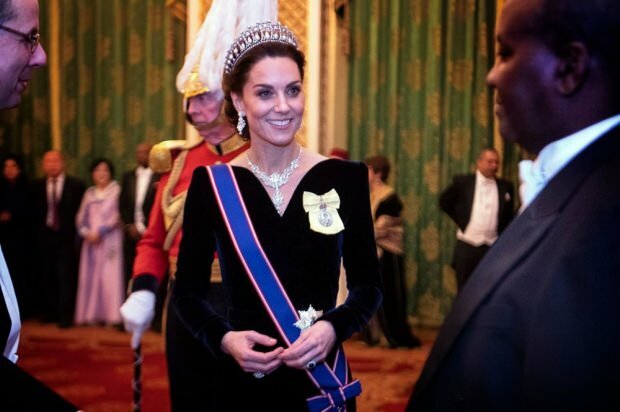 Choker yang diberikan Ratu Elizabeth kepada Kate Middleton