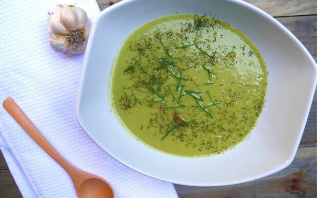 Bagaimana membuat sup adas lezat?