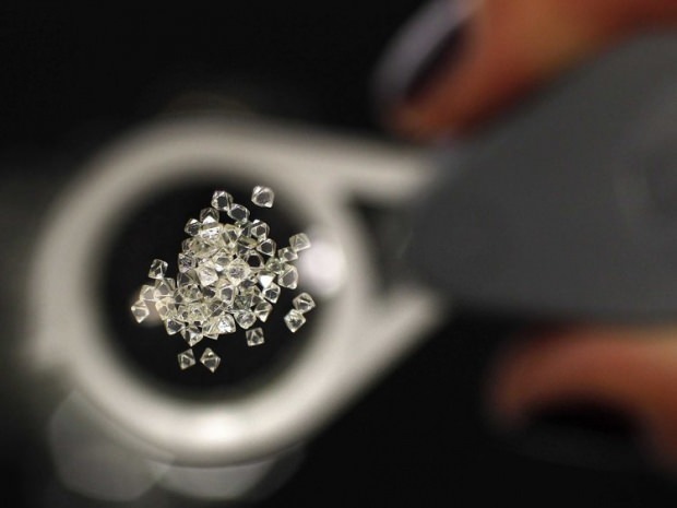 Bagaimana cara memahami berlian palsu?