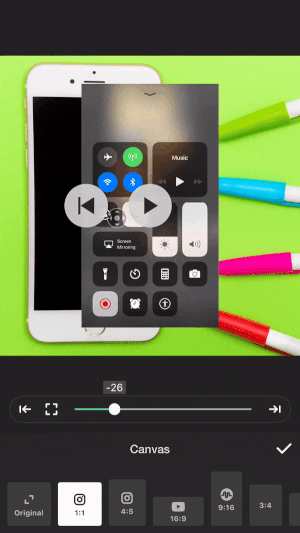Seret penggeser ke kiri atau kanan untuk mengubah ukuran video Anda di aplikasi InShot.