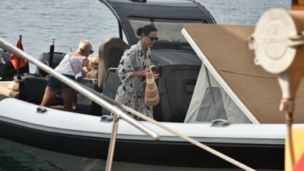 Yasemin Özilhan terlihat di speedboat!