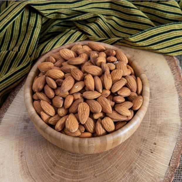 Manfaat almond mentah