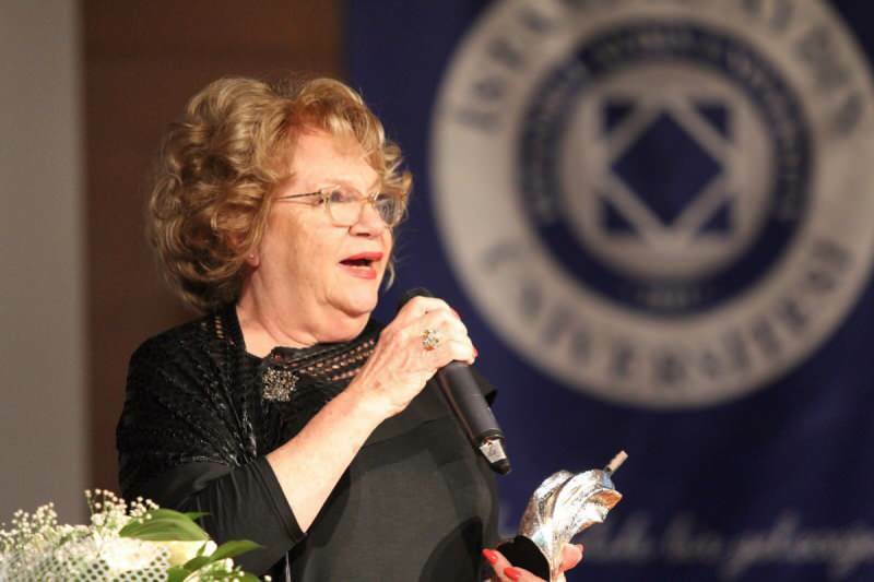 'Sakıp Sabancı Lifetime Achievement Award' diberikan kepada Nevra Serezli