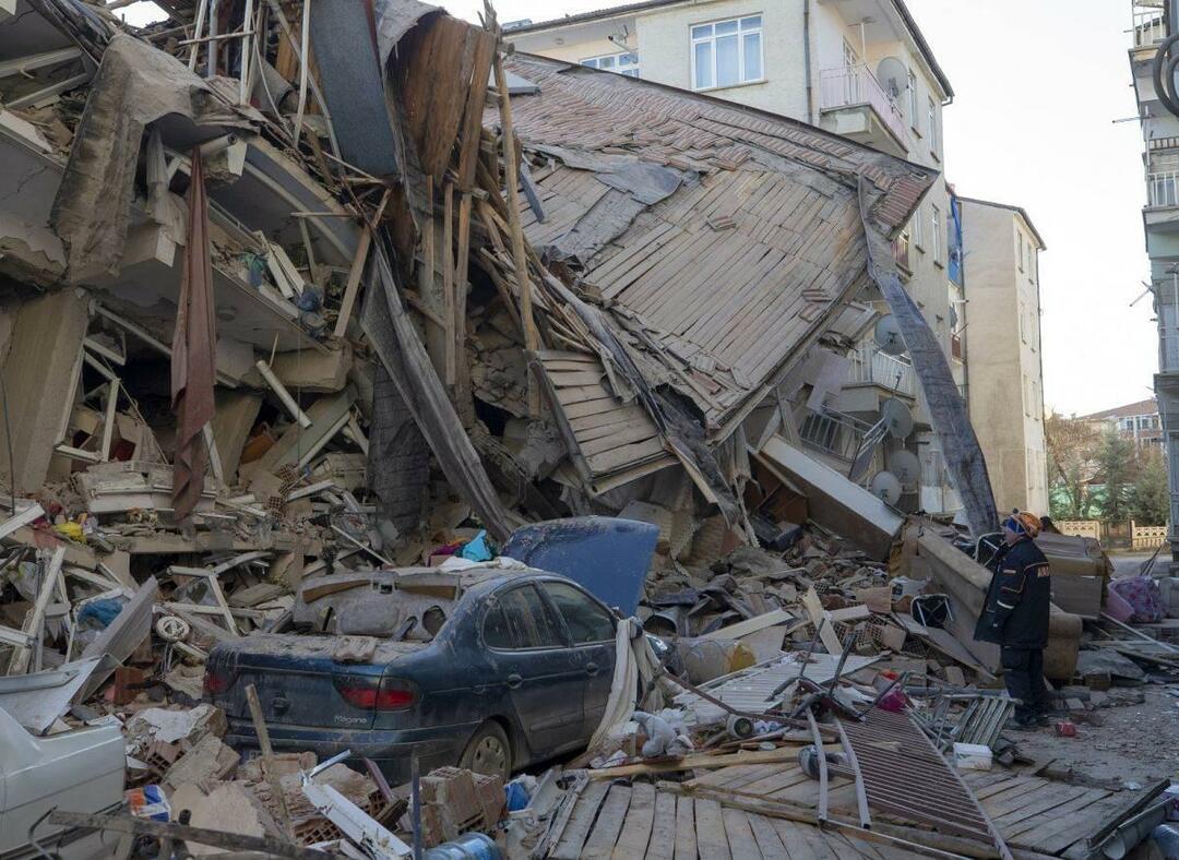 Bangunan hancur akibat gempa