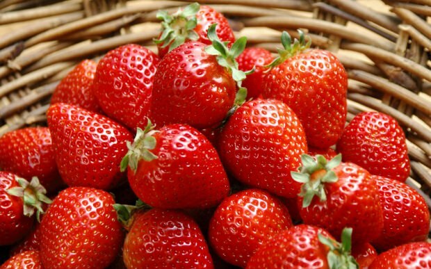 Manfaat strawberry yang tidak diketahui bagi kulit! Bagaimana minyak strawberry dioleskan ke kulit? Perawatan kulit dengan stroberi ...