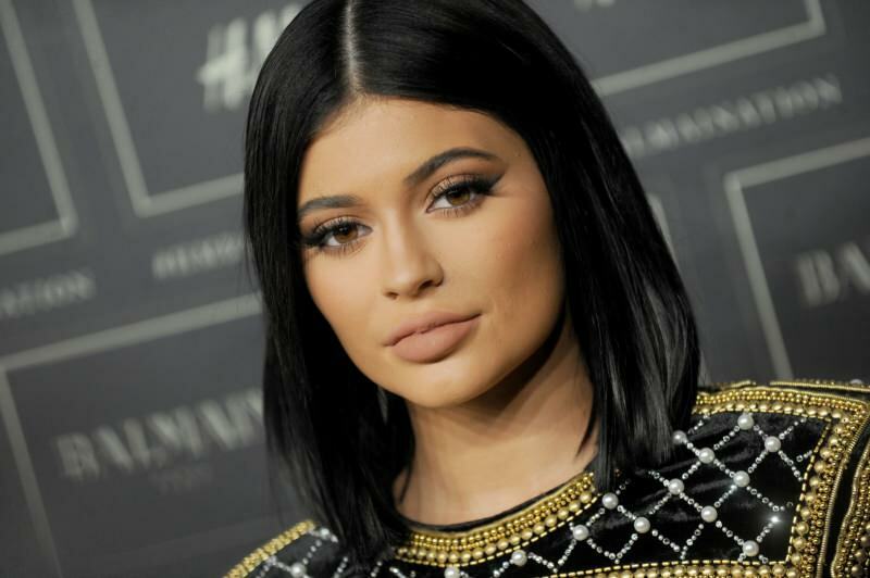 Langkah skandal dari Kylie Jenner! Meluncurkan donasi untuk make-up artist ternama yang mengalami kecelakaan
