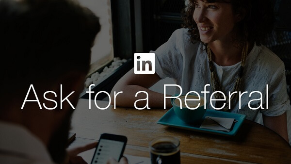  LinkedIn memudahkan pencari kerja untuk meminta referensi dari teman atau kolega dengan tombol Minta Referensi baru dari LinkedIn.